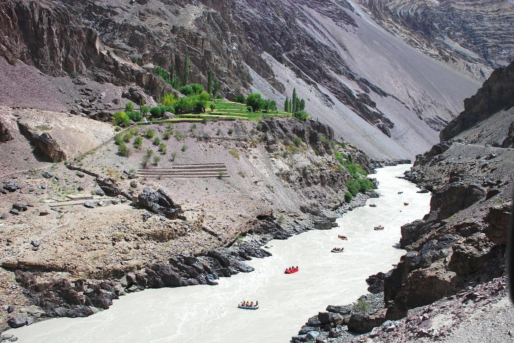 Отель The Grand Dragon Ladakh Лех Экстерьер фото